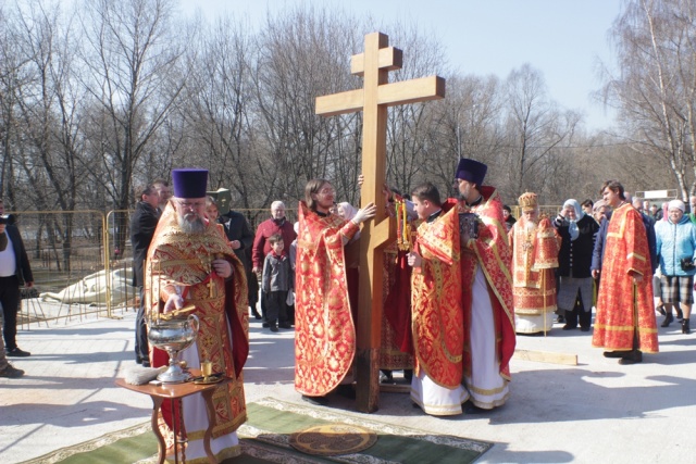 "Храм – это место совершения самого главного дела на земле – Евхаристии" - состоялось освящение закладного камня нового храма