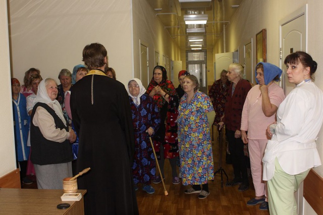 Пациентам и сотрудникам 9-й городской больницы рассказали о святителе Николае