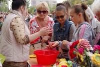 Прихожане храма свв. Зосимы и Савватия в День города устроили мастер-классы для жителей Гольяново