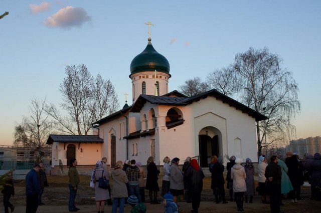 В Кожухово освятили новый храм в честь преп. Серафима Саровского. Это третий капитальный храм, освященный в этом году в викариатсве