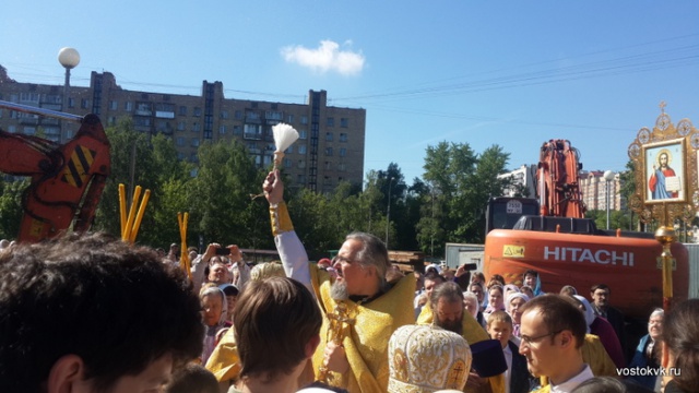 25 мая прихожане храма святителя Ермогена в Гольяново отметили престольный праздник