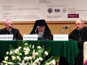Епископ Орехово-Зуевский Пантелеимон (в центре) на конференции &laquo;Будущее христианства в Европе: роль Церквей и народов Польши и России&raquo;