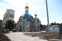 На Салтыковской приступили к благоустройству территории около строящегося храма