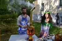 Добровольцы службы помощи "Ближние" устроили детям праздник с гуслями