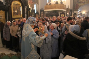 В праздник иконы Божией Матери "Иверская" епископ Пантелеимон совершил литургию в храме Воскресения Христова в Сокольниках