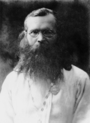 "Урка" на коленях просил прощенья перед, обезображенным им священником