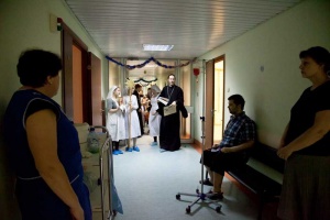 Ребята из "Преображения" поздравили пациентов Центра кардио-хирургии им. Бакулева с Рождеством