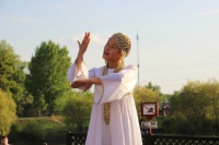 Жители Новокосино увидели песни военных лет на языке жестов