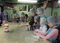 Маленькие прихожане храма сами испекли "жаворонков" к празднику