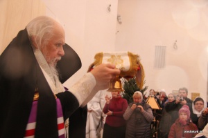 В строящемся храме на ул. Кетчерской прихожане впервые встретили Рождество Христово