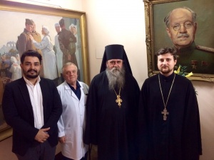 Руководителю БС "Радуйся" командованием госпиталя им. Н.Н. Бурденко было вручено благодарственное письмо